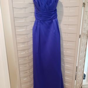 B2 Blue Gown with detailed bodice and has hidden pockets. Sz 10